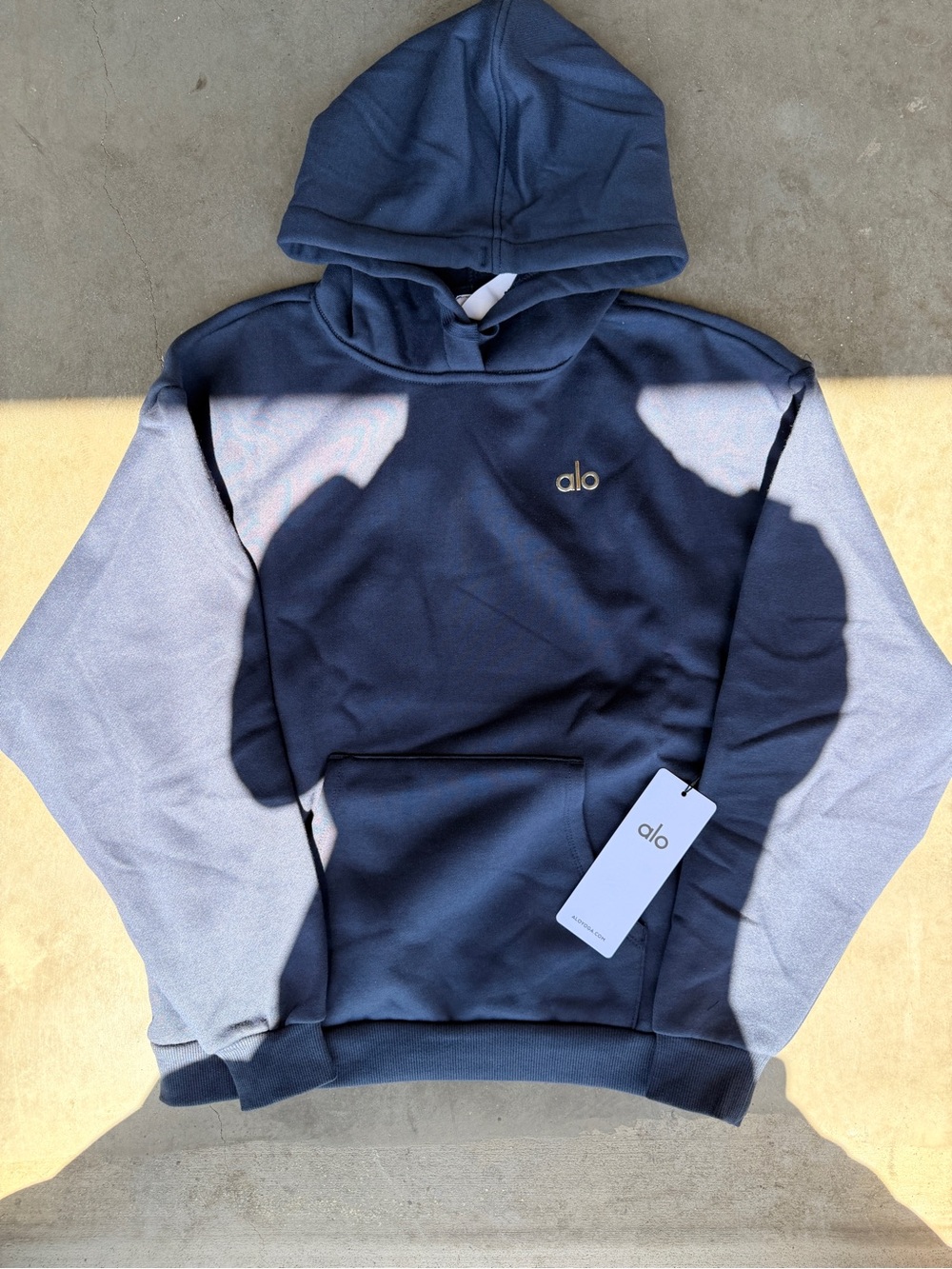 ALO Yoga Men's Navy and Light Blue Pullover Hoodie